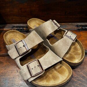 Birkenstock Arizona Oiled Leather in Tobacco Brown - Size 39 Womens